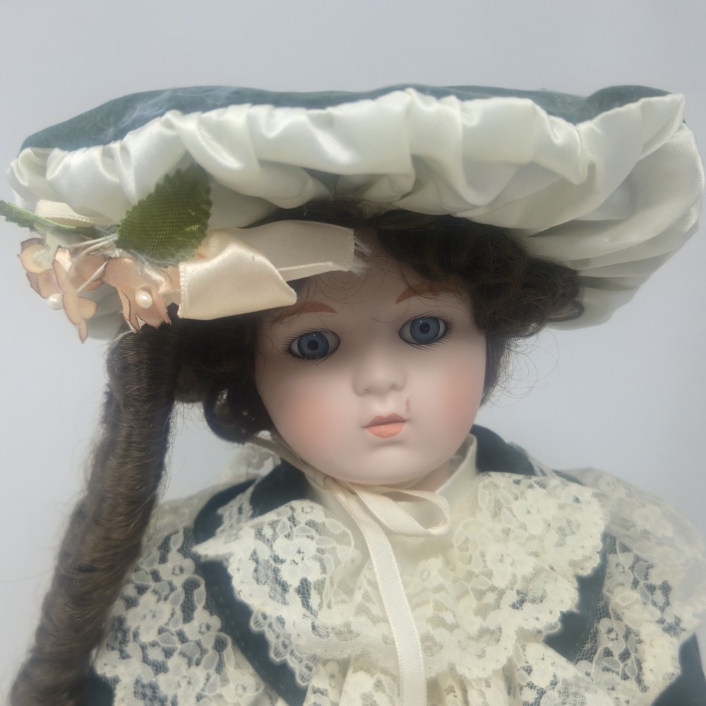Vintage 1990 The Rosebud Collection Jillian Porcelain Doll 16" - Picture 2 of 16